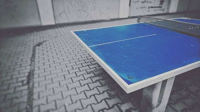 Table tennis table with center line